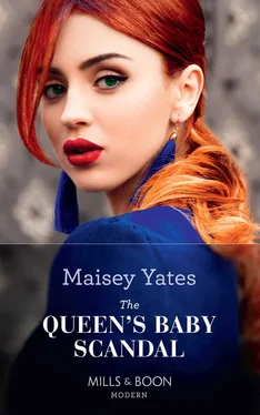Maisey Yates The Queen's Baby Scandal обложка книги