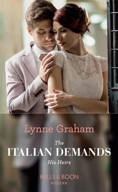 LYNNE GRAHAM The Italian Demands His Heirs обложка книги