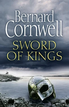 Bernard Cornwell Sword of Kings обложка книги