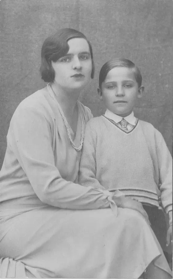Медсестра Ольга Петровна Сысоева с сыном Леней Александрия 1934 г Сегодня - фото 8
