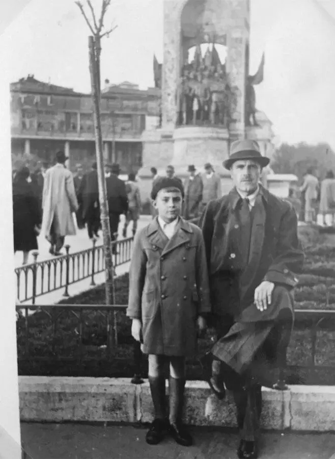 Владимир Козловский с отцом Таксим Стамбул 1940 г Владимир Козловский в - фото 18
