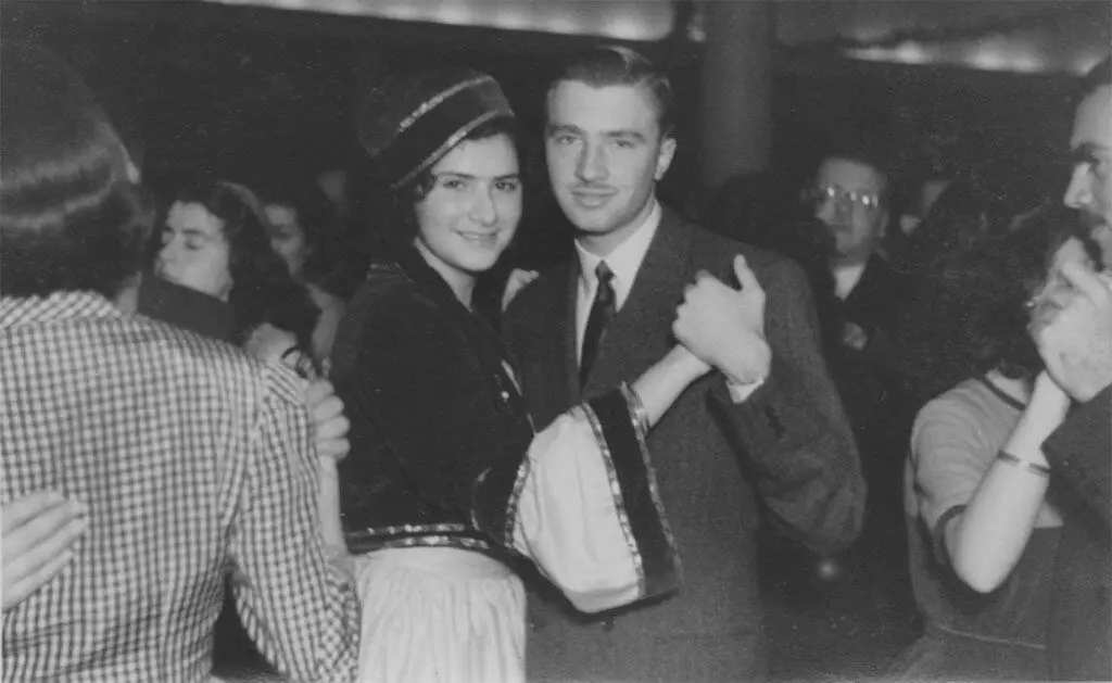 Владимир Козловский на благотворительном балу Александрия 1948 г Владимир - фото 23