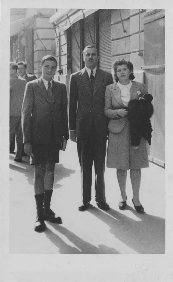 Владимир Козловский с родителями улица Фуад Александрия 19471948 г - фото 24