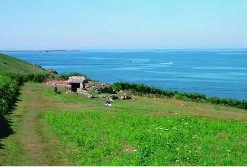 FIG 31Bants Carn on Halangy Down St Marys probably the best known of the - фото 16