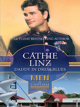 Cathie Linz Daddy In Dress Blues обложка книги