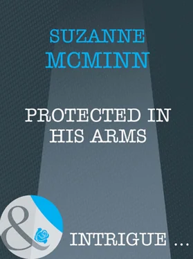 Suzanne McMinn Protected In His Arms обложка книги