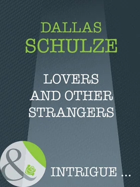 Dallas Schulze Lovers And Other Strangers обложка книги