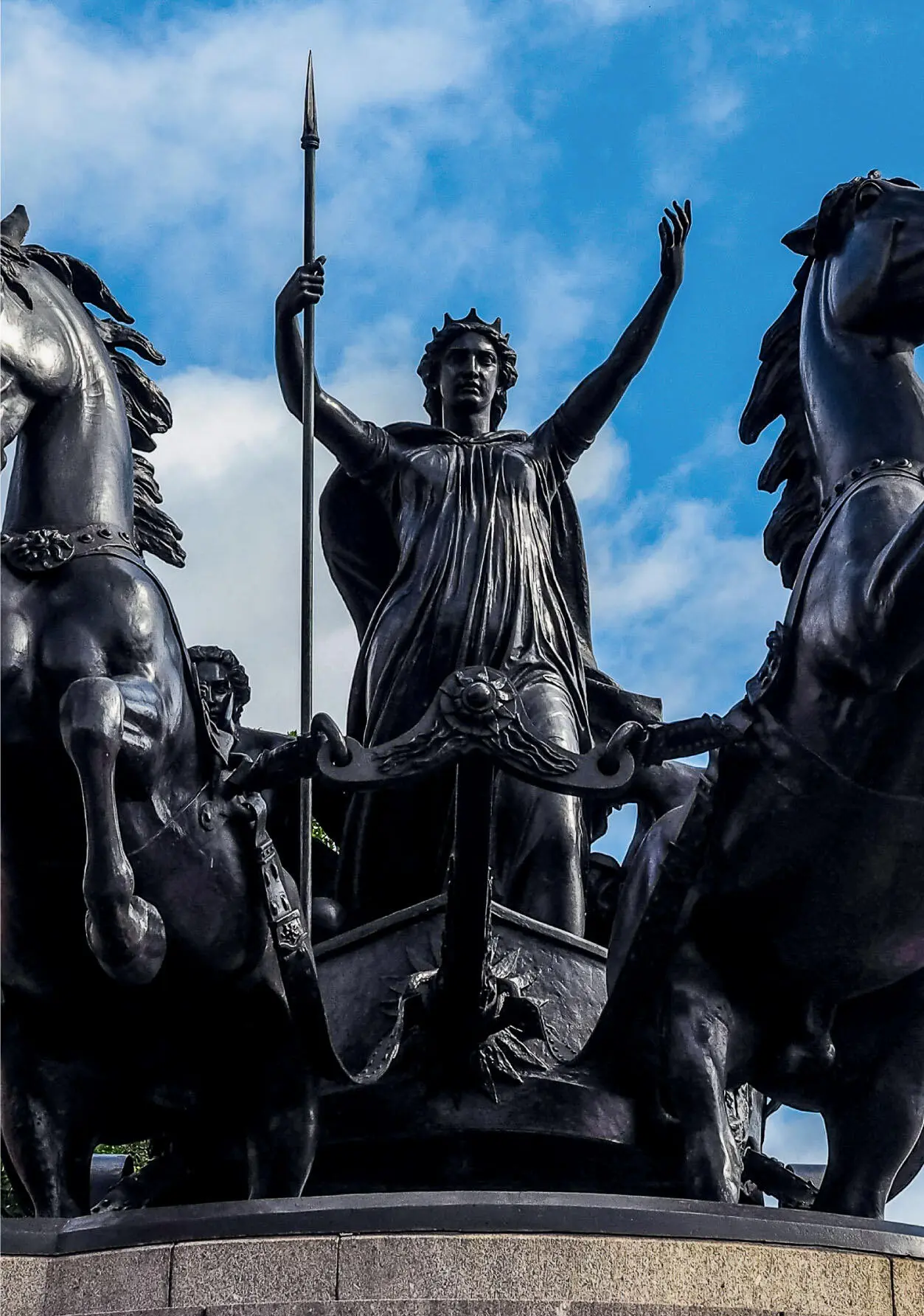 Claudio Divizia shutterstockcom 410 Legend of King Arthur By the 5th - фото 3