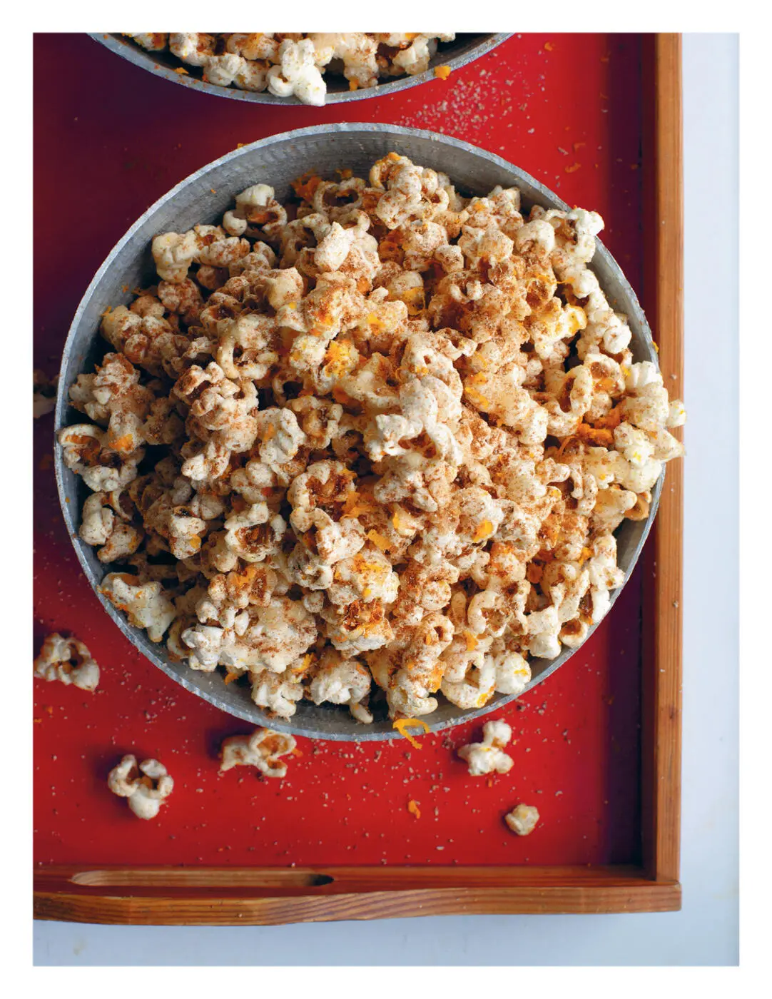 Spiced salt caramel popcorn Saltsweet caramelcoated popcorn serve it in big - фото 10