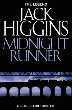 Jack Higgins Midnight Runner обложка книги