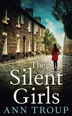 Ann Troup The Silent Girls обложка книги