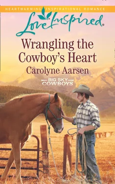 Carolyne Aarsen Wrangling The Cowboy's Heart обложка книги
