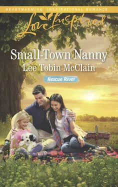 Lee McClain Small-Town Nanny обложка книги