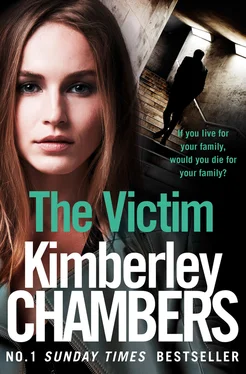 Kimberley Chambers The Victim обложка книги