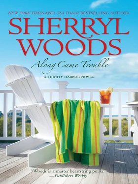 Sherryl Woods Along Came Trouble обложка книги