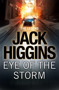 Jack Higgins Eye of the Storm обложка книги