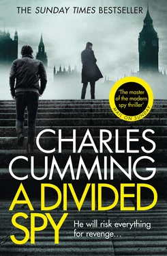 Charles Cumming A Divided Spy: A gripping espionage thriller from the master of the modern spy novel обложка книги