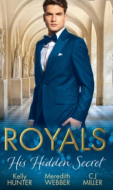 Kelly Hunter Royals: His Hidden Secret: Revealed: A Prince and A Pregnancy / Date with a Surgeon Prince / The Secret King обложка книги