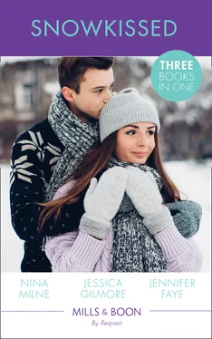 Jennifer Faye Snowkissed: Christmas Kisses with Her Boss / Proposal at the Winter Ball / The Prince's Christmas Vow обложка книги