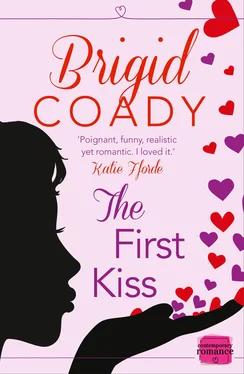 Brigid Coady The First Kiss: HarperImpulse Mobile Shorts обложка книги