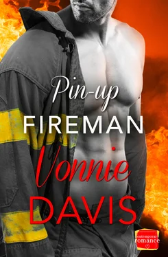 Vonnie Davis Pin-Up Fireman обложка книги