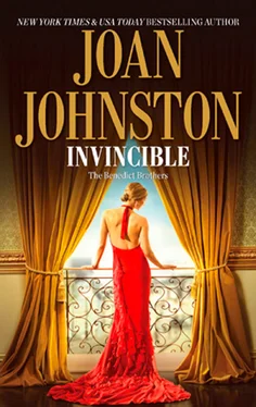 Joan Johnston Invincible обложка книги