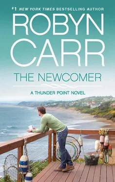 Robyn Carr The Newcomer обложка книги