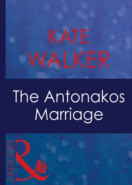 Kate Walker The Antonakos Marriage обложка книги