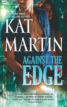 Kat Martin Against the Edge обложка книги