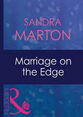 Sandra Marton Marriage On The Edge обложка книги
