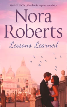 Nora Roberts Lessons Learned: the classic story from the queen of romance that you won’t be able to put down обложка книги