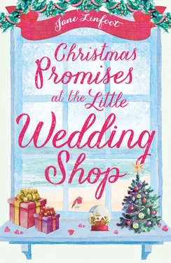 Jane Linfoot Christmas Promises at the Little Wedding Shop: Celebrate Christmas in Cornwall with this magical romance! обложка книги