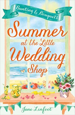 Jane Linfoot Summer at the Little Wedding Shop: The hottest new release of summer 2017 - perfect for the beach! обложка книги