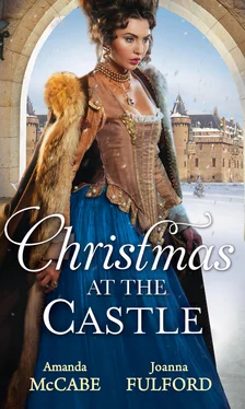 Amanda McCabe Christmas At The Castle: Tarnished Rose of the Court / The Laird's Captive Wife обложка книги