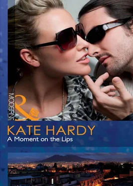 Kate Hardy A Moment on the Lips обложка книги