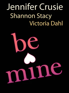 Victoria Dahl Be Mine: Sizzle / Too Fast to Fall / Alone with You обложка книги