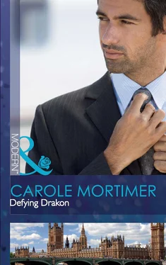 Carole Mortimer Defying Drakon обложка книги