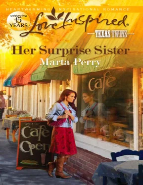 Marta Perry Her Surprise Sister обложка книги
