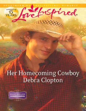 Debra Clopton Her Homecoming Cowboy обложка книги