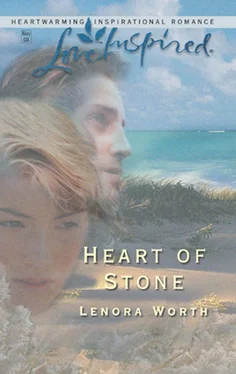 Lenora Worth Heart of Stone обложка книги