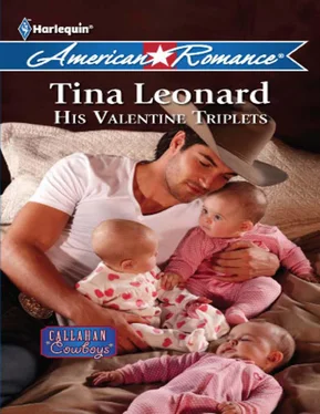 Tina Leonard His Valentine Triplets обложка книги