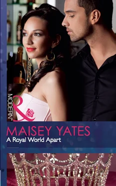 Maisey Yates A Royal World Apart обложка книги