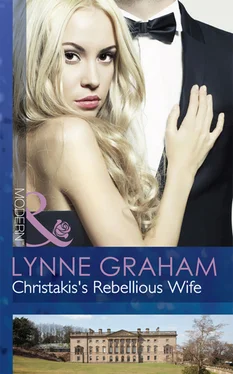 LYNNE GRAHAM Christakis's Rebellious Wife обложка книги