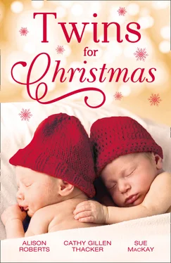 Alison Roberts Twins For Christmas: A Little Christmas Magic / Lone Star Twins / A Family This Christmas обложка книги