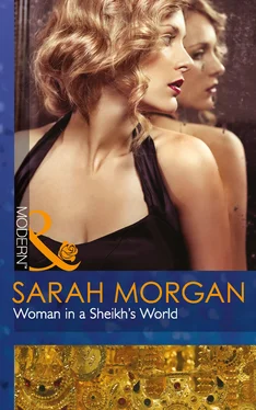 Sarah Morgan Woman in a Sheikh's World обложка книги