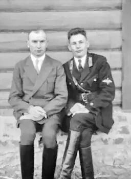 Командир эскадрильи ВЕ Орлов справа и сотрудник немецкой авиашколы В 1931 - фото 19