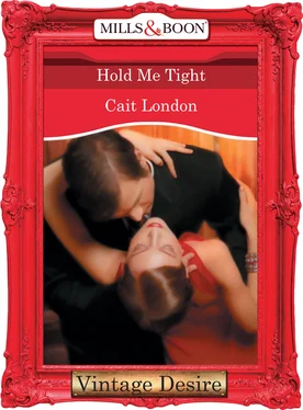 Cait London Hold Me Tight обложка книги