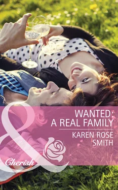 Karen Smith Wanted: A Real Family обложка книги