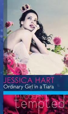 Jessica Hart Ordinary Girl in a Tiara обложка книги