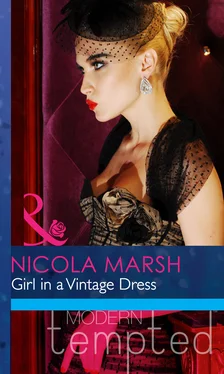 Nicola Marsh Girl in a Vintage Dress обложка книги